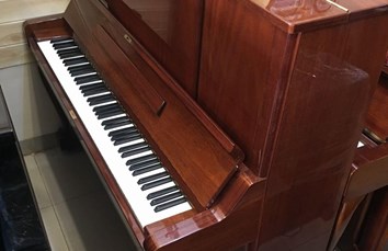 Đàn Piano cơ Yamaha W106
