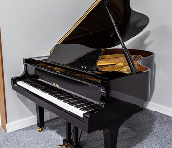 Đàn Piano YAMAHA C5 55036xx