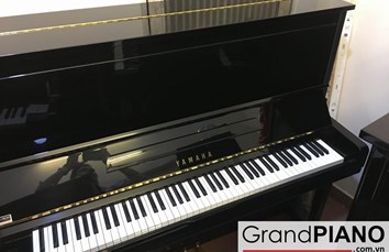  Piano Yamaha U300