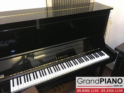  Piano Yamaha U300