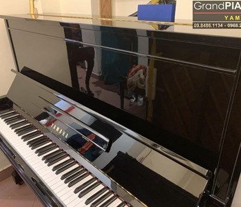 Piano cơ YAMAHA U30A màu đen bóng cao cấp