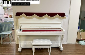 Bàn giao chiếc đàn Piano cơ Universal cho khách hàng