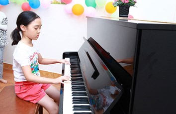 7 bước cơ bản nhập môn Học đàn Piano cho trẻ