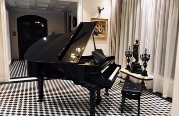 Ngày 17/09/2019 : Grand PIANO có mặt tại nhà của một vị khách có tiếng trong giới Bất Động Sản Việt Nam