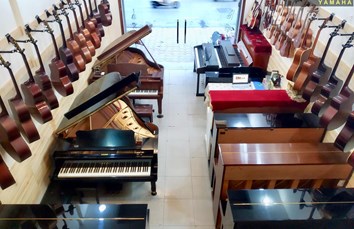 Nên chọn đàn Piano điện hay Piano Cơ cho bé?