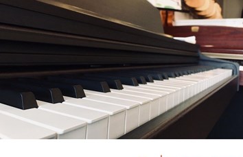 Ngày 18/08/2019: Chuyển Piano BOWMAN CX-200 đến cho khách hàng