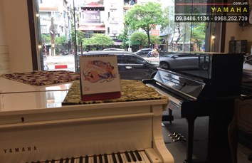 Piano Yamaha U1H ( Seri đầu 29 ) được chuyển đến nhà khách tại Hoa Bằng - Cầu Giấy