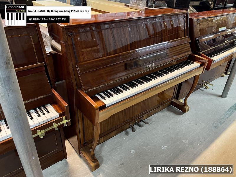 Đàn Piano cơ LIRIKA REZNO