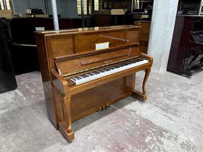 Đàn Piano cơ UNIVERSAL U121W KJLH00263